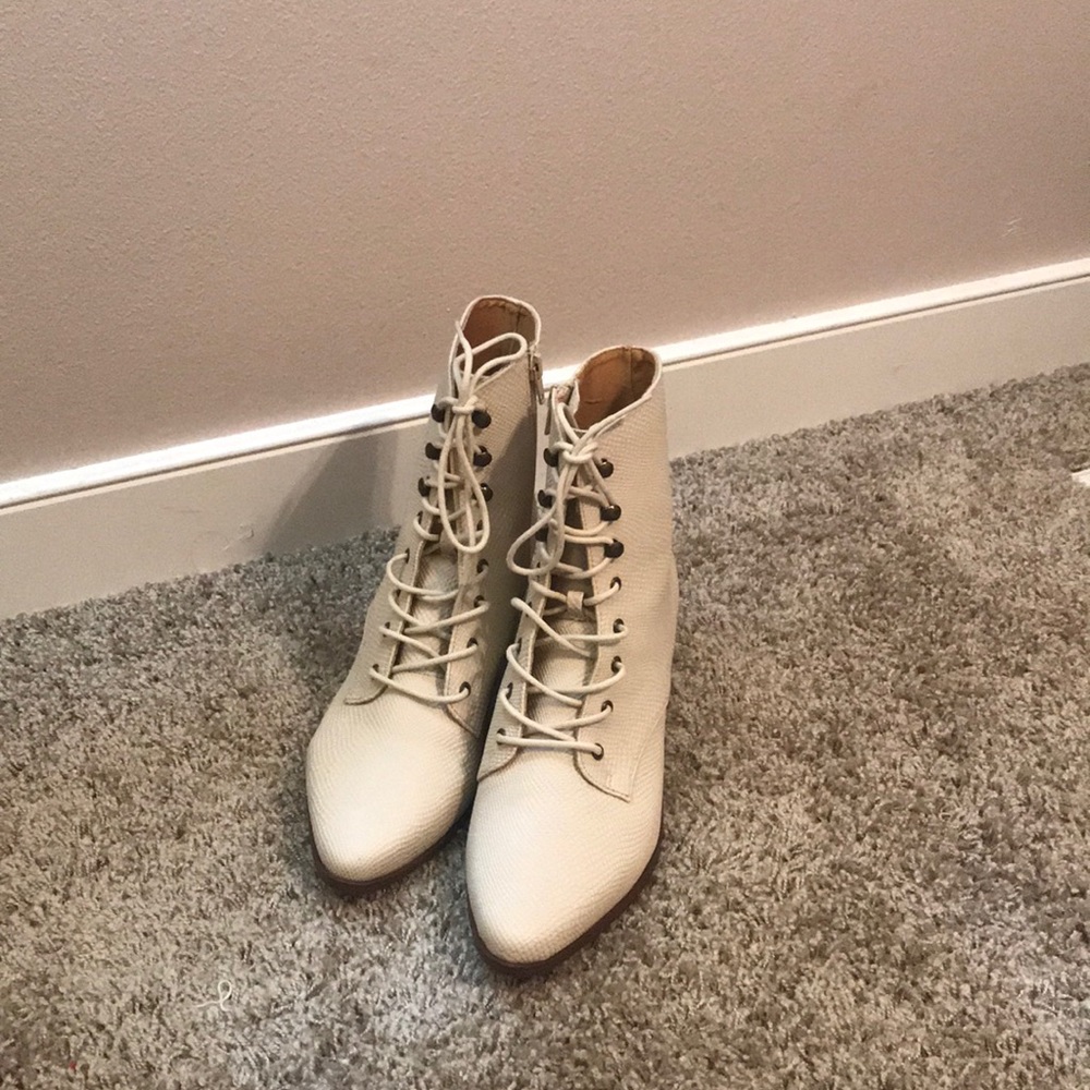 !! white snake skin boots !!
